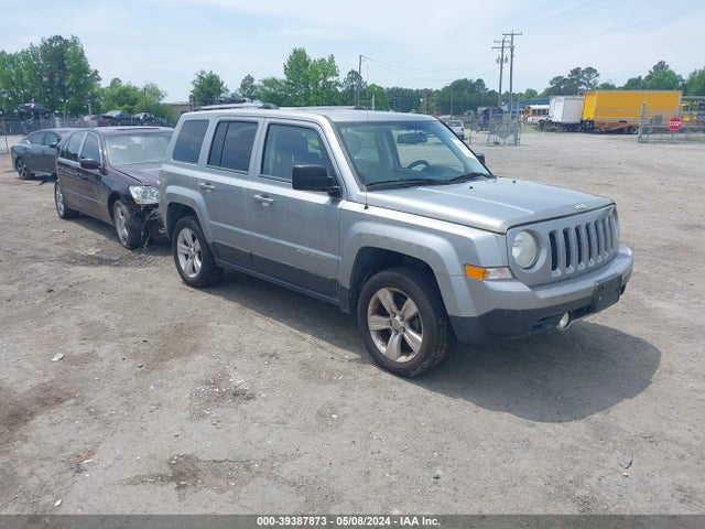 2014 1C4NJRCB3ED797753 main image