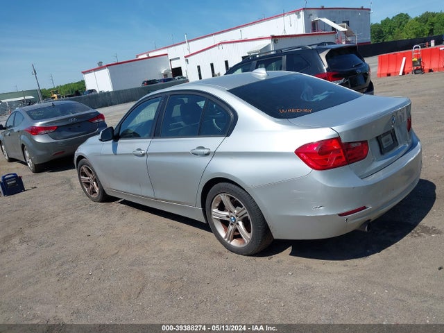 BMW 320i 2015 WBA3B1G53FNT02180 Image 3