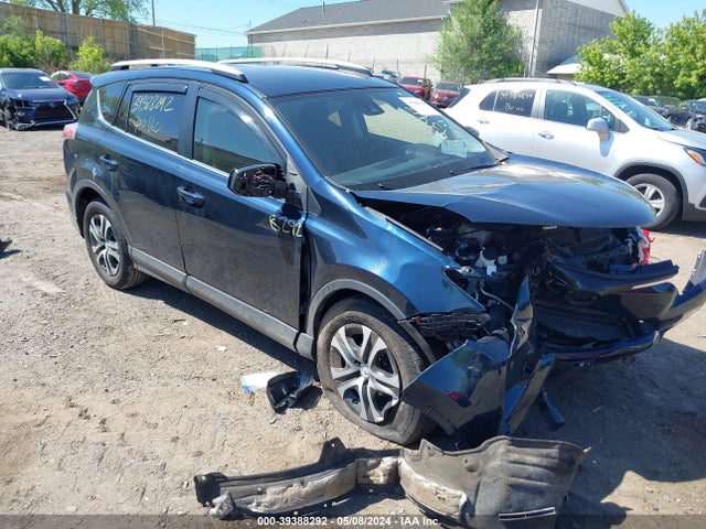 Toyota RAV4 LE 2018 JTMBFREV5JJ215126 main image