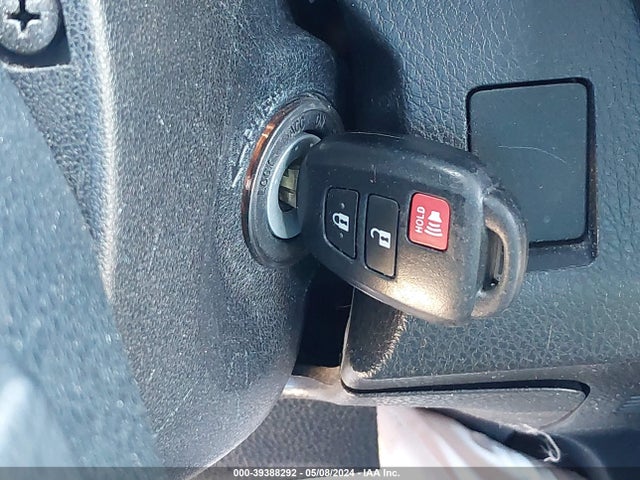 Toyota RAV4 LE 2018 JTMBFREV5JJ215126 Image 11