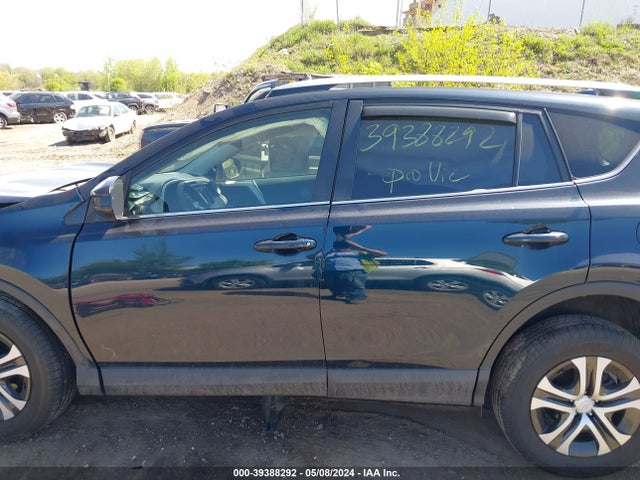 Toyota RAV4 LE 2018 JTMBFREV5JJ215126 Image 14