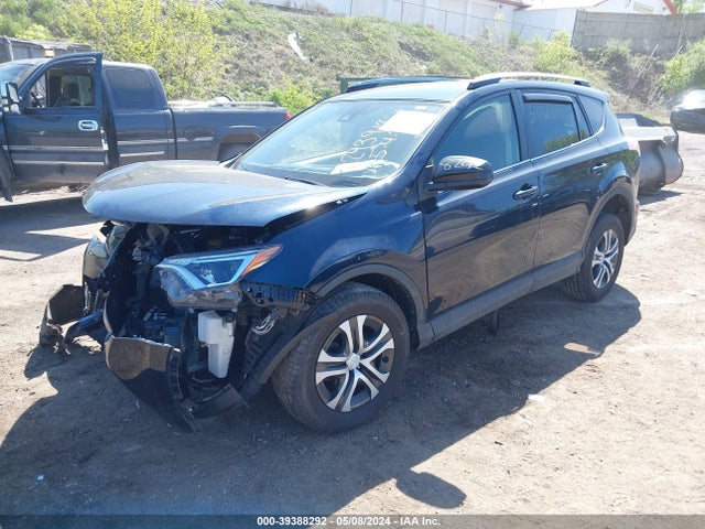 Toyota RAV4 LE 2018 JTMBFREV5JJ215126 Image 2