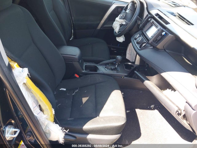 Toyota RAV4 LE 2018 JTMBFREV5JJ215126 Image 5