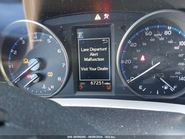 Toyota RAV4 LE 2018 JTMBFREV5JJ215126 Image 7