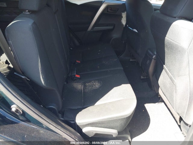 Toyota RAV4 LE 2018 JTMBFREV5JJ215126 Image 8