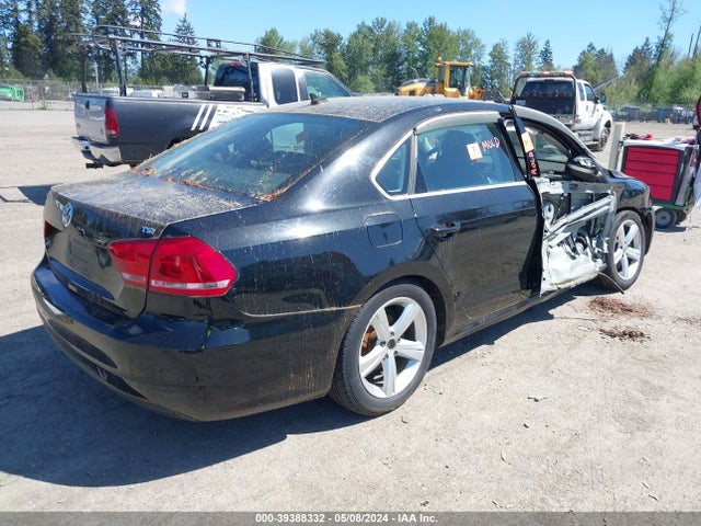 1VWAT7A34EC054028 Volkswagen Passat 1.8t Wolfsburg Edition
