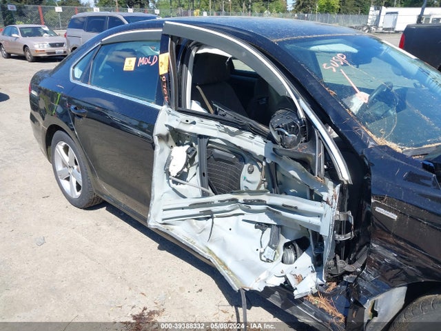 1VWAT7A34EC054028 Volkswagen Passat 1.8t Wolfsburg Edition