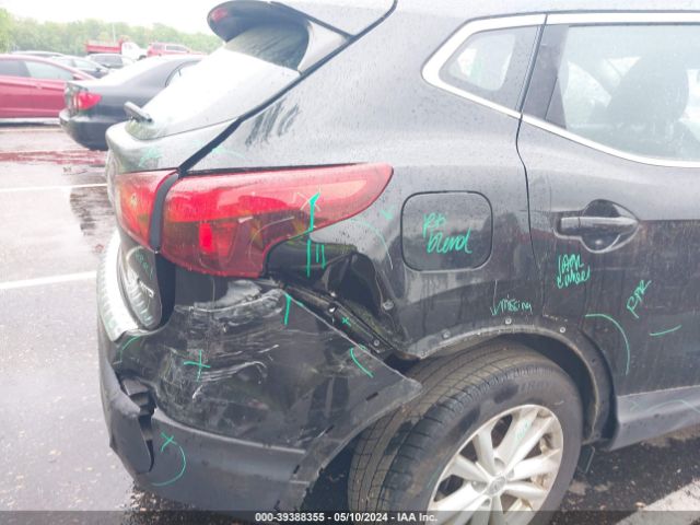 JN1BJ1CR4HW143499 Nissan Rogue Sport Sv