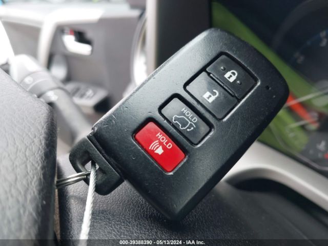 2T3WFREV7HW394251 Toyota Rav4 Xle