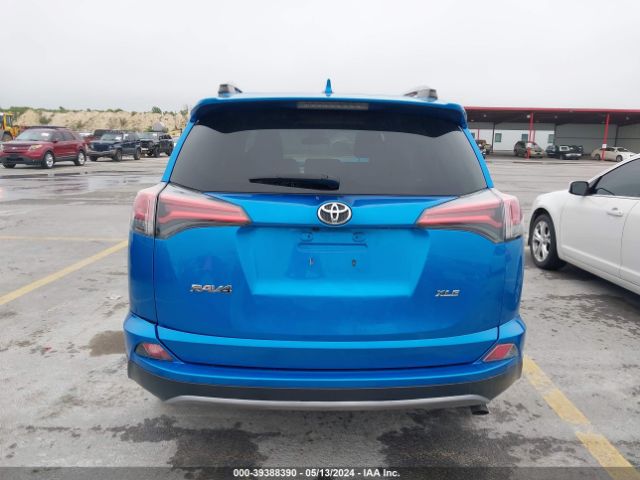 2T3WFREV7HW394251 Toyota Rav4 Xle