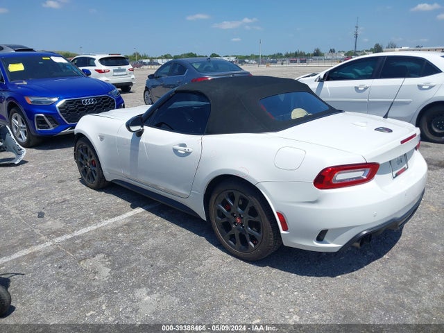 2018 FIAT 124 SPIDER JC1NFAEK5J0139298 Photo 2