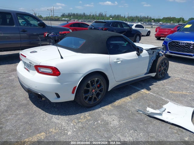 2018 FIAT 124 SPIDER JC1NFAEK5J0139298 Photo 3