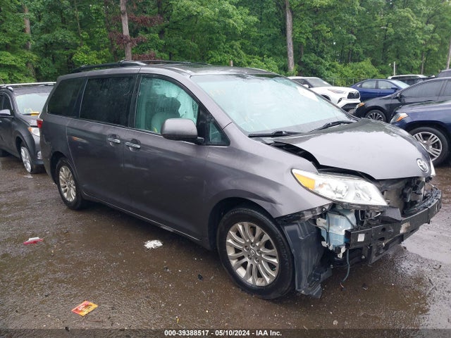 2017 5TDYZ3DC4HS800565 main image