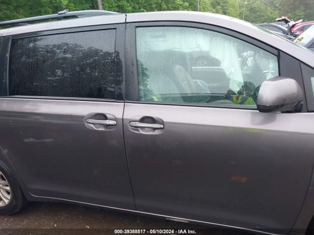 Toyota Sienna Xle 8 Passenger 2017 5TDYZ3DC4HS800565 Image 14