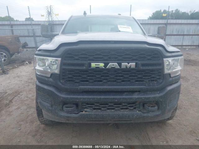 3C6UR5HL5NG189712 RAM 2500 Tradesman  4x4 8' Box
