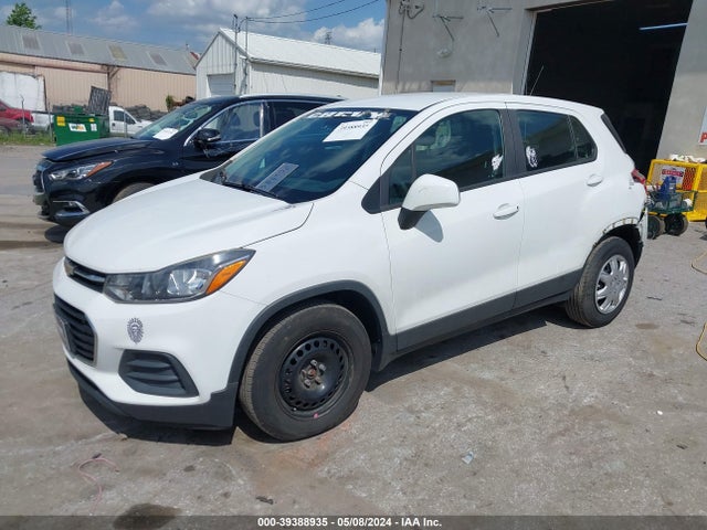 Chevrolet TRAX LS 2018 KL7CJKSB3JB579816 Image 2