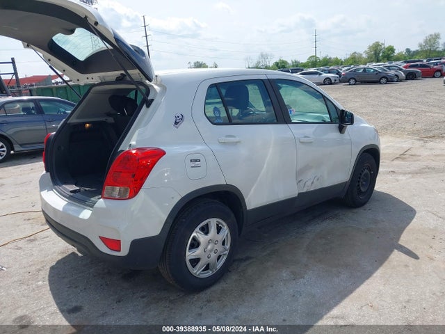 Chevrolet TRAX LS 2018 KL7CJKSB3JB579816 Image 4