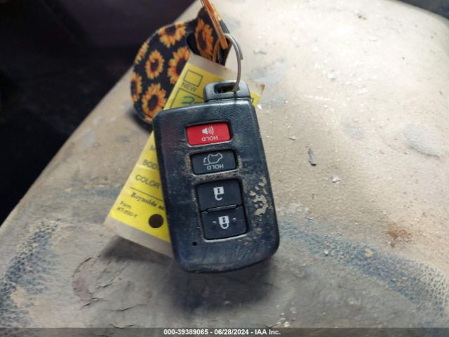 2T3NFREV8HW336337 Toyota RAV4 SE