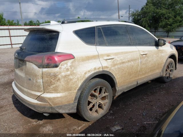 2T3NFREV8HW336337 Toyota RAV4 SE