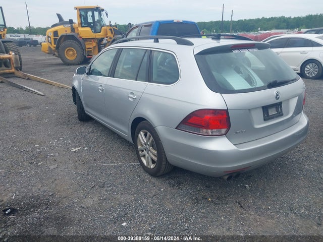 3VWPL7AJ8EM616939 Volkswagen Jetta Sportwagen 2.0l Tdi