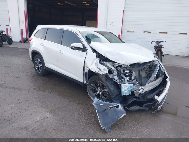 Toyota Highlander Le 2019 5TDZARFH1KS060505 main image