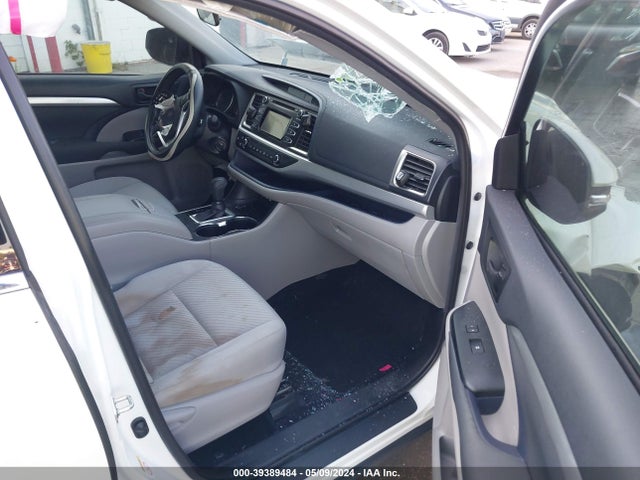 Toyota Highlander Le 2019 5TDZARFH1KS060505 Image 5
