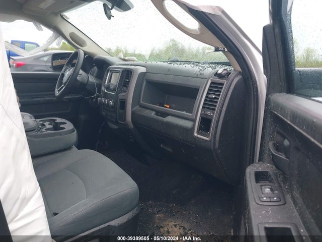 RAM 1500 Express Quad Cab 4x4 6'4 Box 2018 1C6RR7FG9JS209843 Image 5