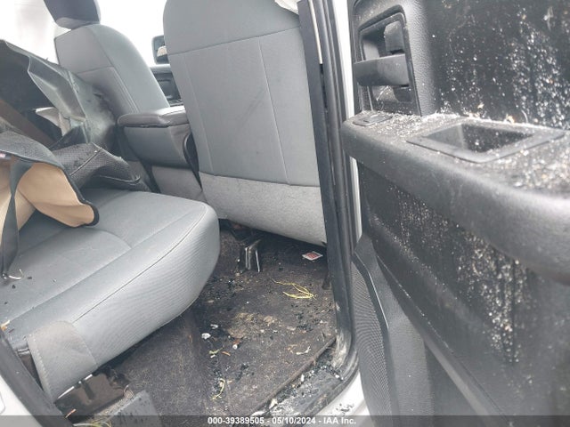 RAM 1500 Express Quad Cab 4x4 6'4 Box 2018 1C6RR7FG9JS209843 Image 8