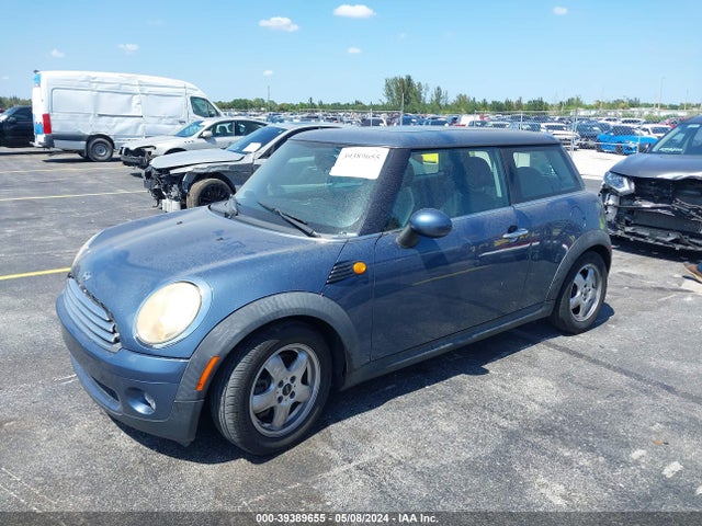 2010 MINI COOPER WMWMF3C51ATZ65679 Photo 1