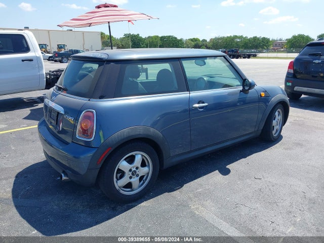 2010 MINI COOPER WMWMF3C51ATZ65679 Photo 3