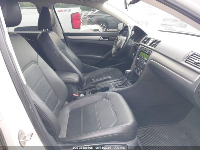 1VWAT7A35FC030578 Volkswagen Passat 1.8t Wolfsburg Edition