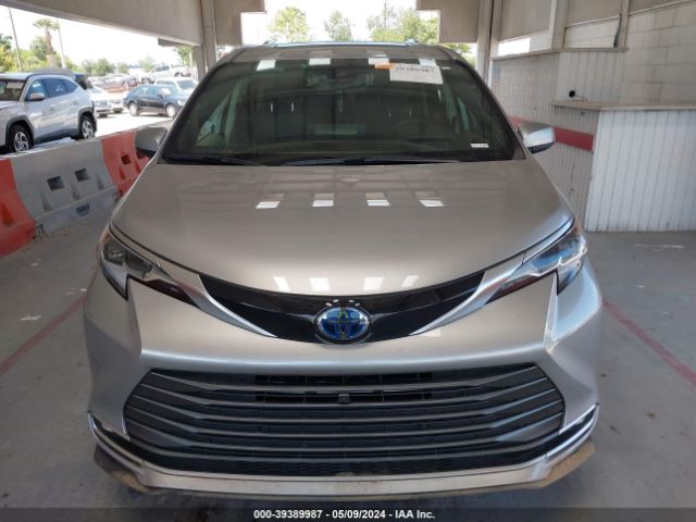 5TDESKFC3NS065930 Toyota Sienna Platinum