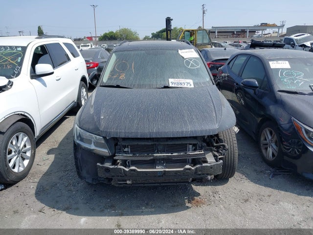 3VV3B7AX3JM175497 Volkswagen Tiguan 2.0t Se/2.0t Sel
