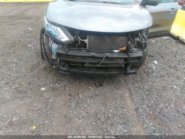 JN1BJ1CR8HW140377 Nissan Rogue Sport Sl