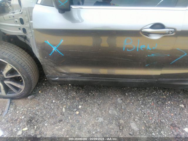 JN1BJ1CR8HW140377 Nissan Rogue Sport Sl