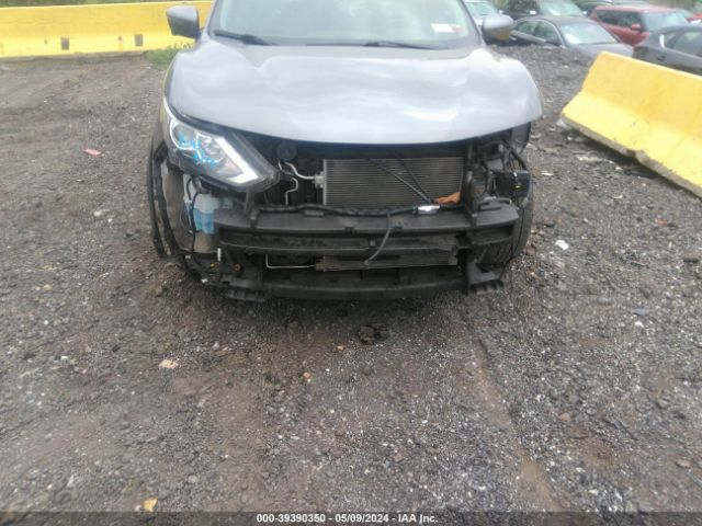 JN1BJ1CR8HW140377 Nissan Rogue Sport Sl