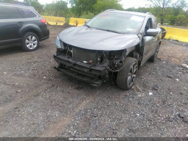 JN1BJ1CR8HW140377 Nissan Rogue Sport Sl