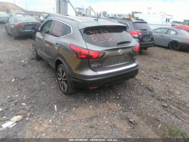 JN1BJ1CR8HW140377 Nissan Rogue Sport Sl