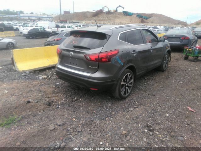 JN1BJ1CR8HW140377 Nissan Rogue Sport Sl