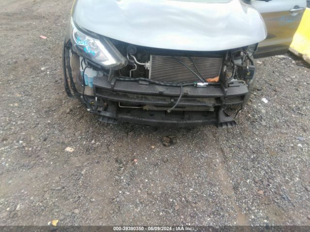 JN1BJ1CR8HW140377 Nissan Rogue Sport Sl