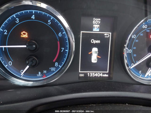 Toyota COROLLA SE 2018 5YFBURHEXJP823107 Image 15