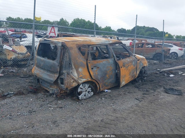 KIA SOUL + 2015 KNDJP3A52F7749233 Image 4