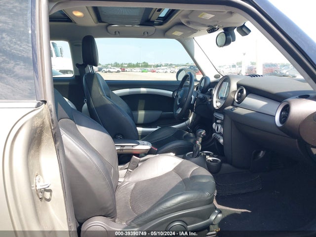 2008 MINI COOPER S CLUBMAN WMWMM33538TP87869 Photo 4