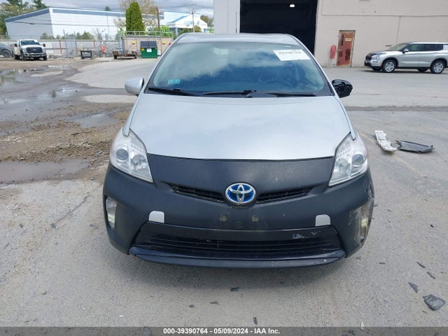 Toyota Prius Two 2015 JTDKN3DU1F1962447 Image 12