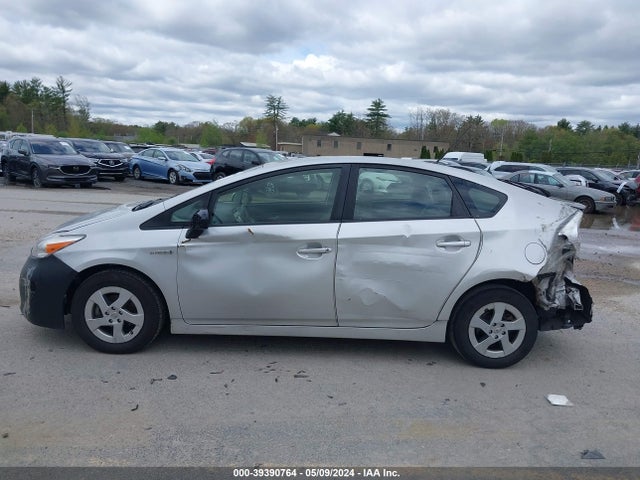 Toyota Prius Two 2015 JTDKN3DU1F1962447 Image 14
