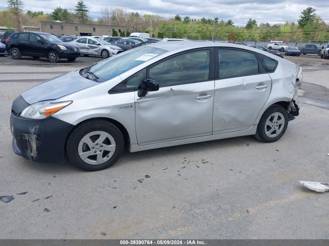 Toyota Prius Two 2015 JTDKN3DU1F1962447 Image 2