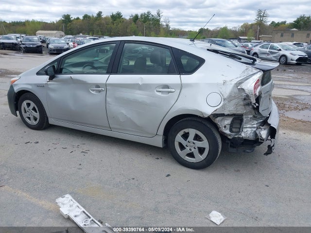 Toyota Prius Two 2015 JTDKN3DU1F1962447 Image 3