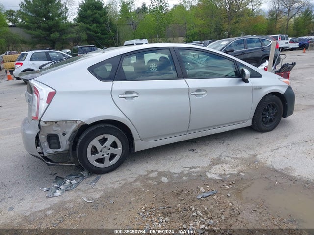 Toyota Prius Two 2015 JTDKN3DU1F1962447 Image 4
