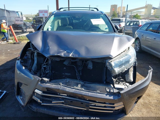 Toyota Highlander Limited Platinum 2018 5TDDZRFHXJS804054 Image 13