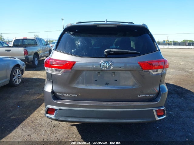 Toyota Highlander Limited Platinum 2018 5TDDZRFHXJS804054 Image 17